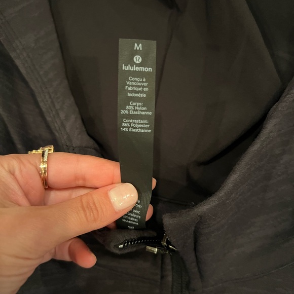 Lululemon Men Running Jacket - Picture 3 of 4